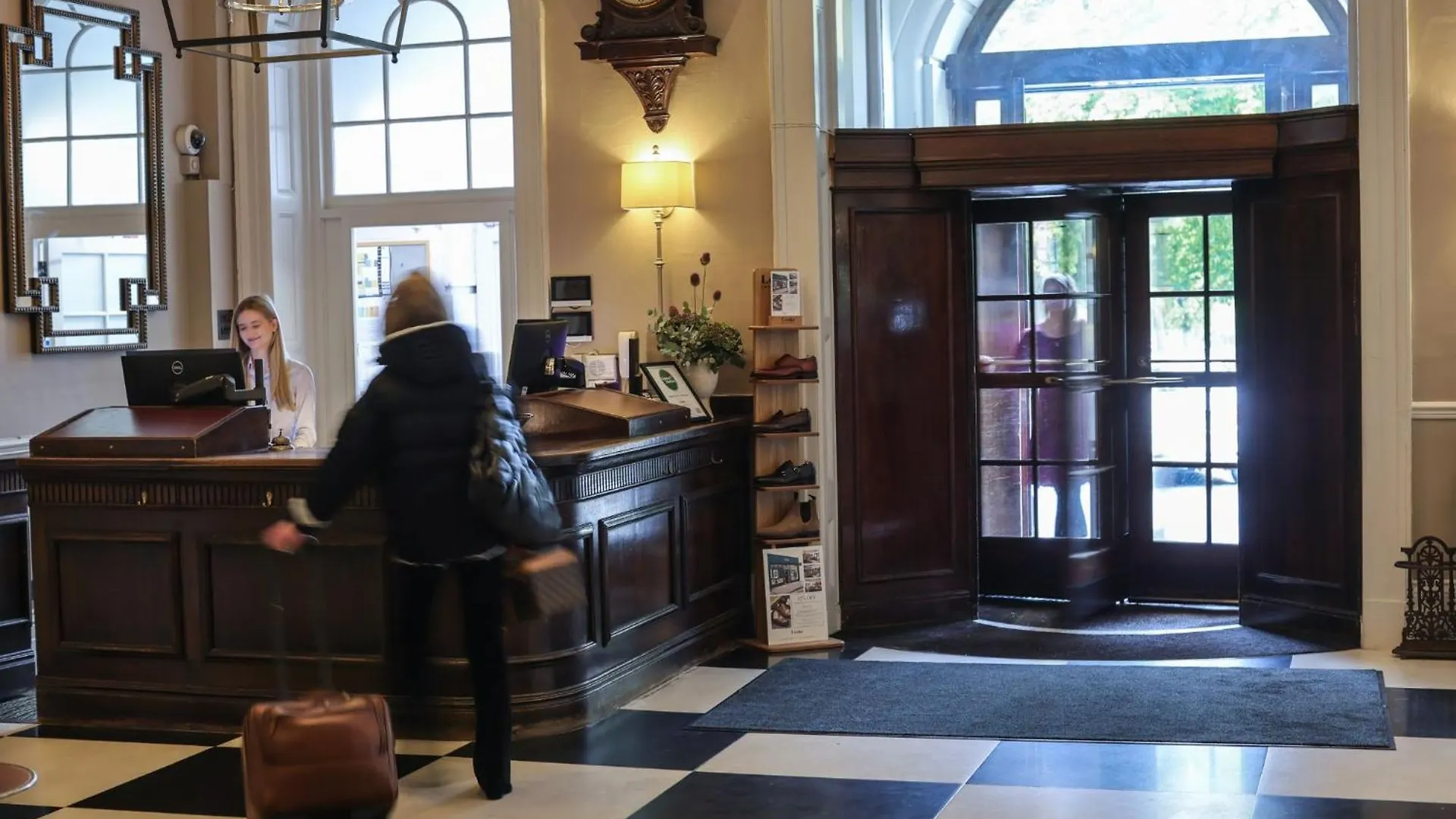 Queens Hotel Cheltenham 4*,